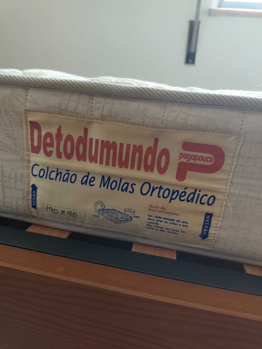 Cama de solteiro com colchão