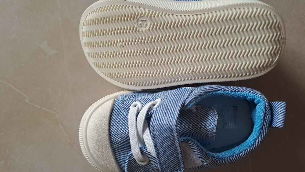 Sapatos de Criança Azuis Novos Tamanho 21