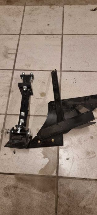 Pług do glebogryzarki z uchwytem Nowy