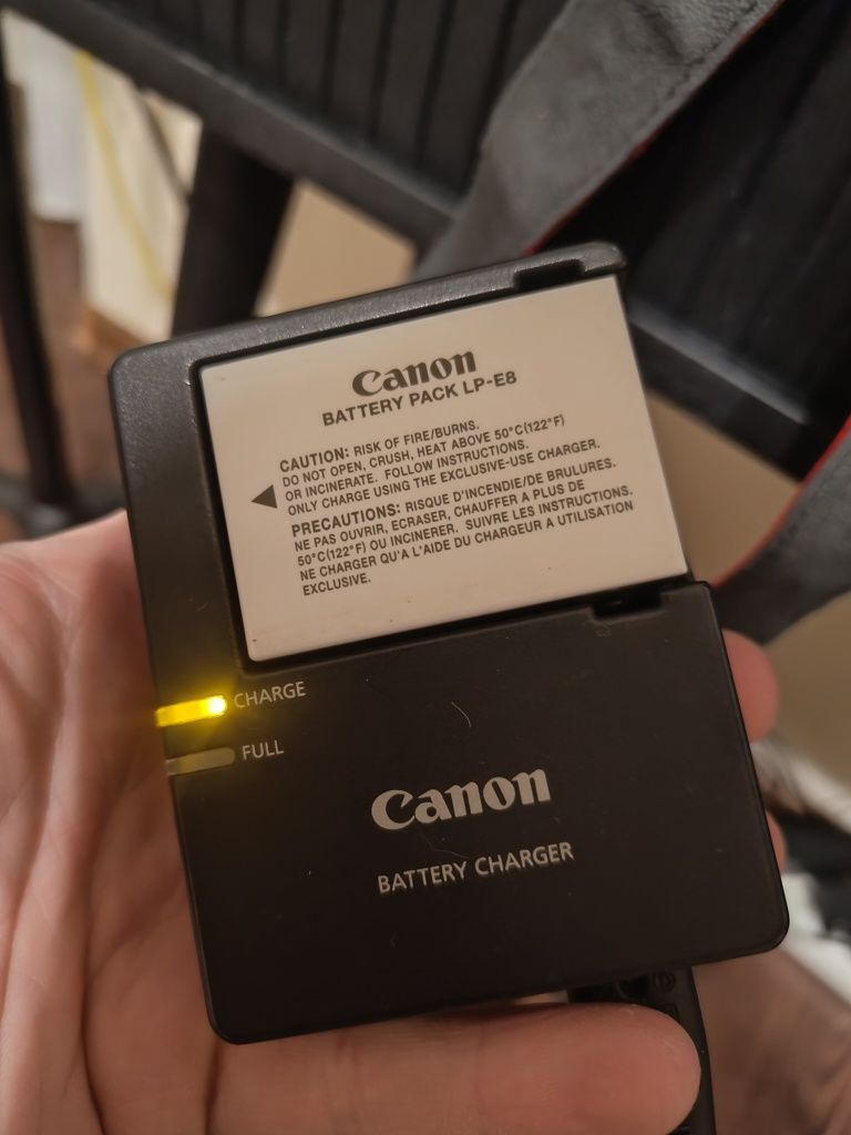 Canon 700d + 3 obiektywy + lampa błyskowa + pilot