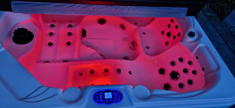 Jakuzzi ogrodowe z hydromasażem 220X220 MOG-1346 Wanna SPA