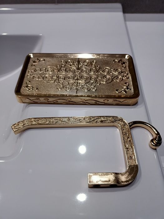 Porta rolos novo com dupla função/prateleira