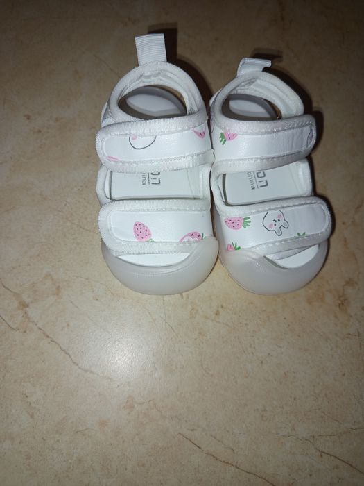 Босоніжки для дівчинки
