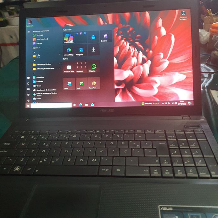 Portátil Asus i3 2.1 GHz 4Gb 320Gb ATI 1Gb pc