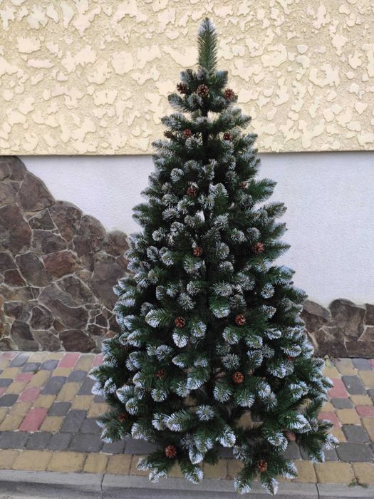 Елітна штучна ялинка королева з білими кінчиками + шишки +калина