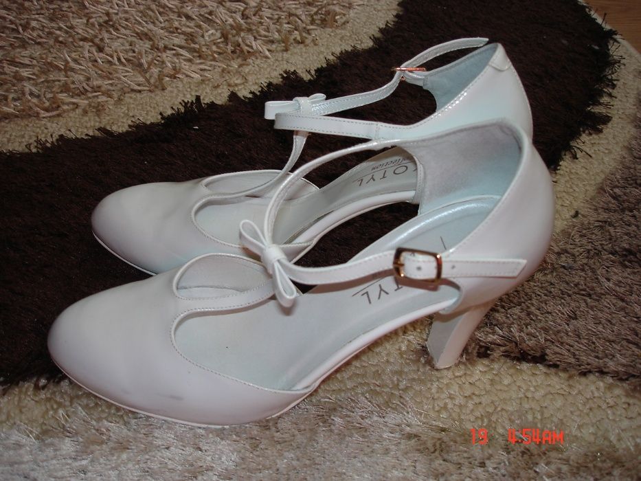 buty Kotyl białe lakierowane