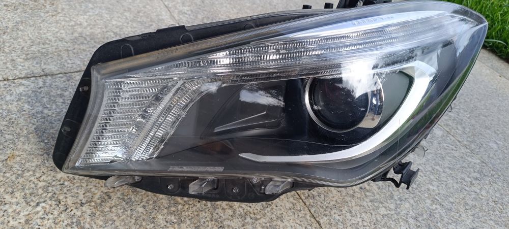 Farol Mercedes CLA W117 Xenon