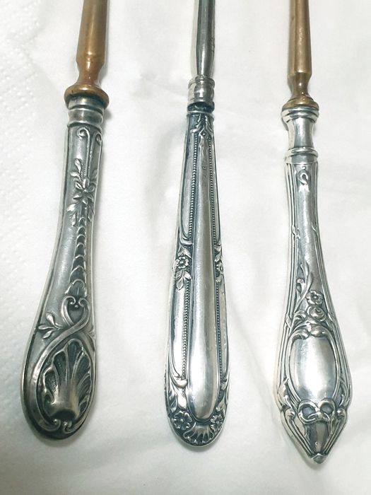 Antigas abotoadeiras com pega em prata contrastada -  Preço cada 35€