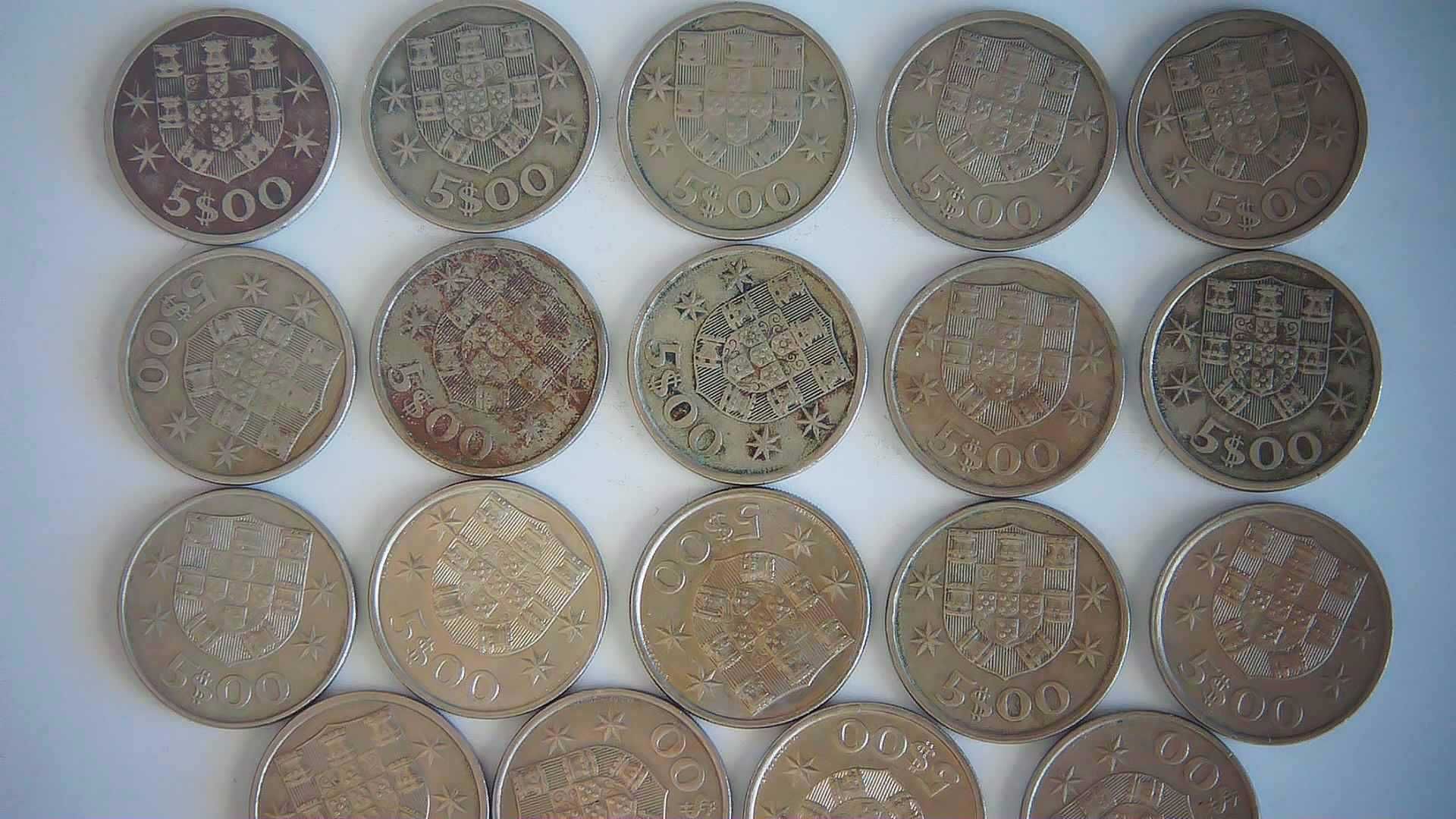 Lote 43 moedas Caravelas. Moedas cupro-niquel de 2,5; 5 ; 10 escudos