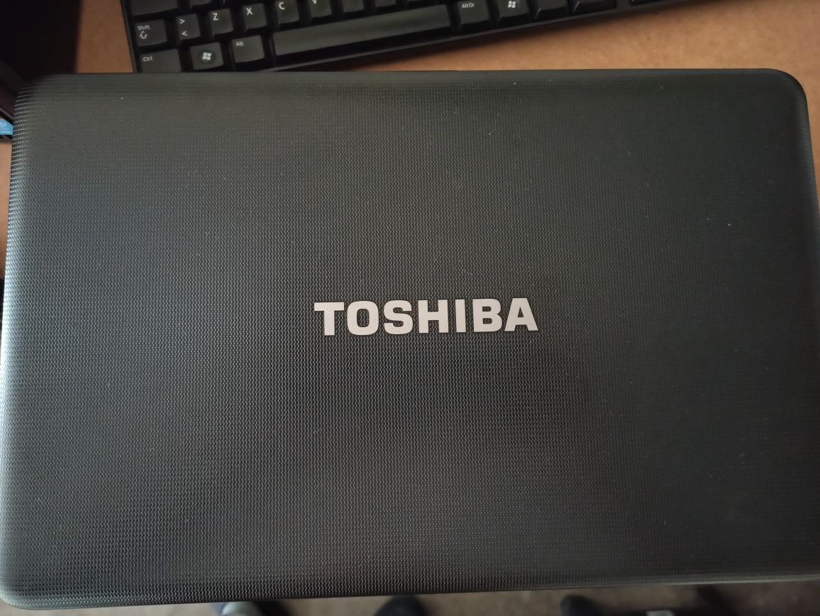 2 Portáteis Toshiba - C660 + C850-101