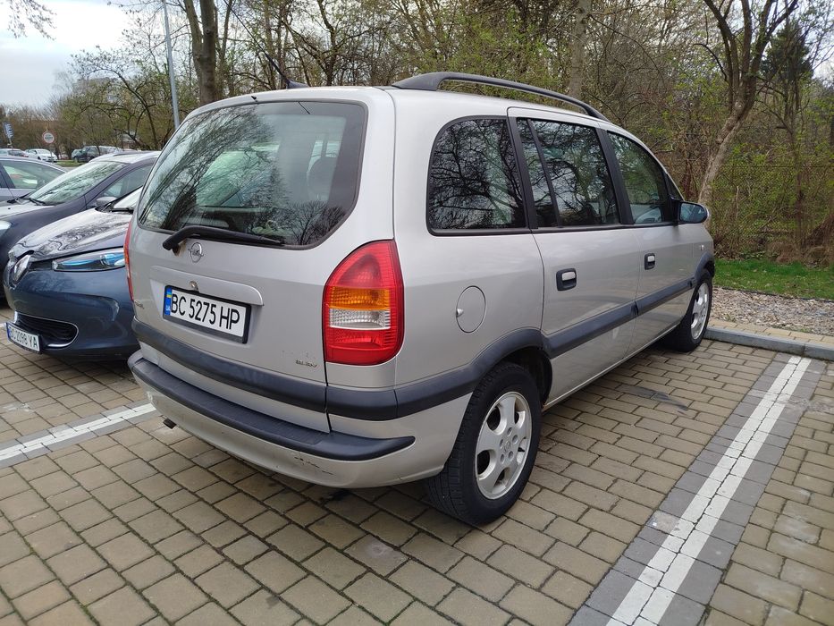 Авто Opel Zafira A
