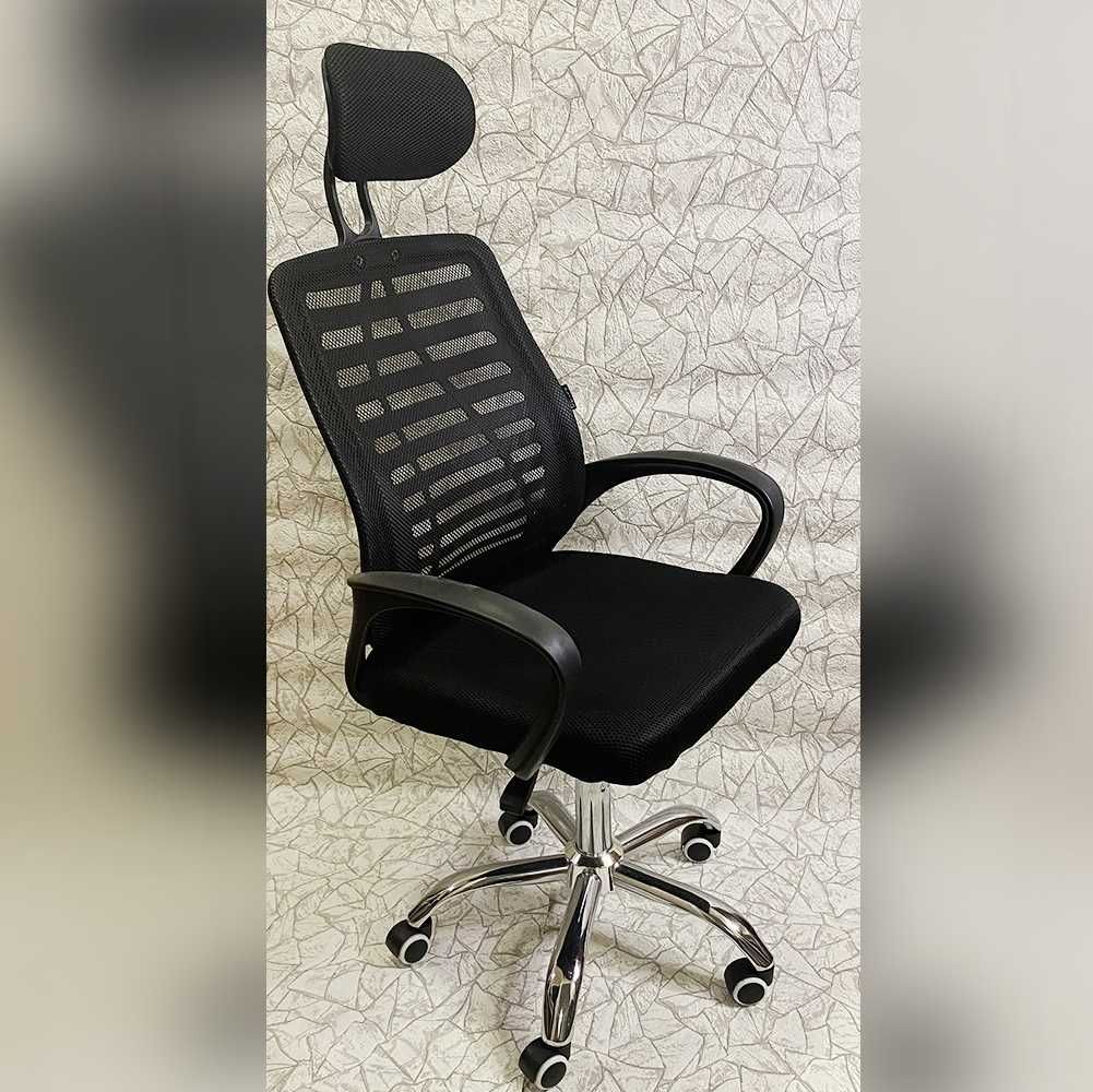 Черное кресло офисное компьютерное на колесиках Boston стул для офиса