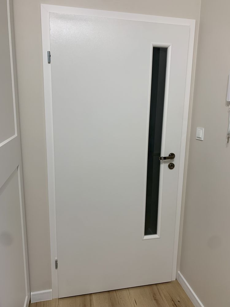 Białe drzwi 90 lewe z klamką jak NOWE bez futryny