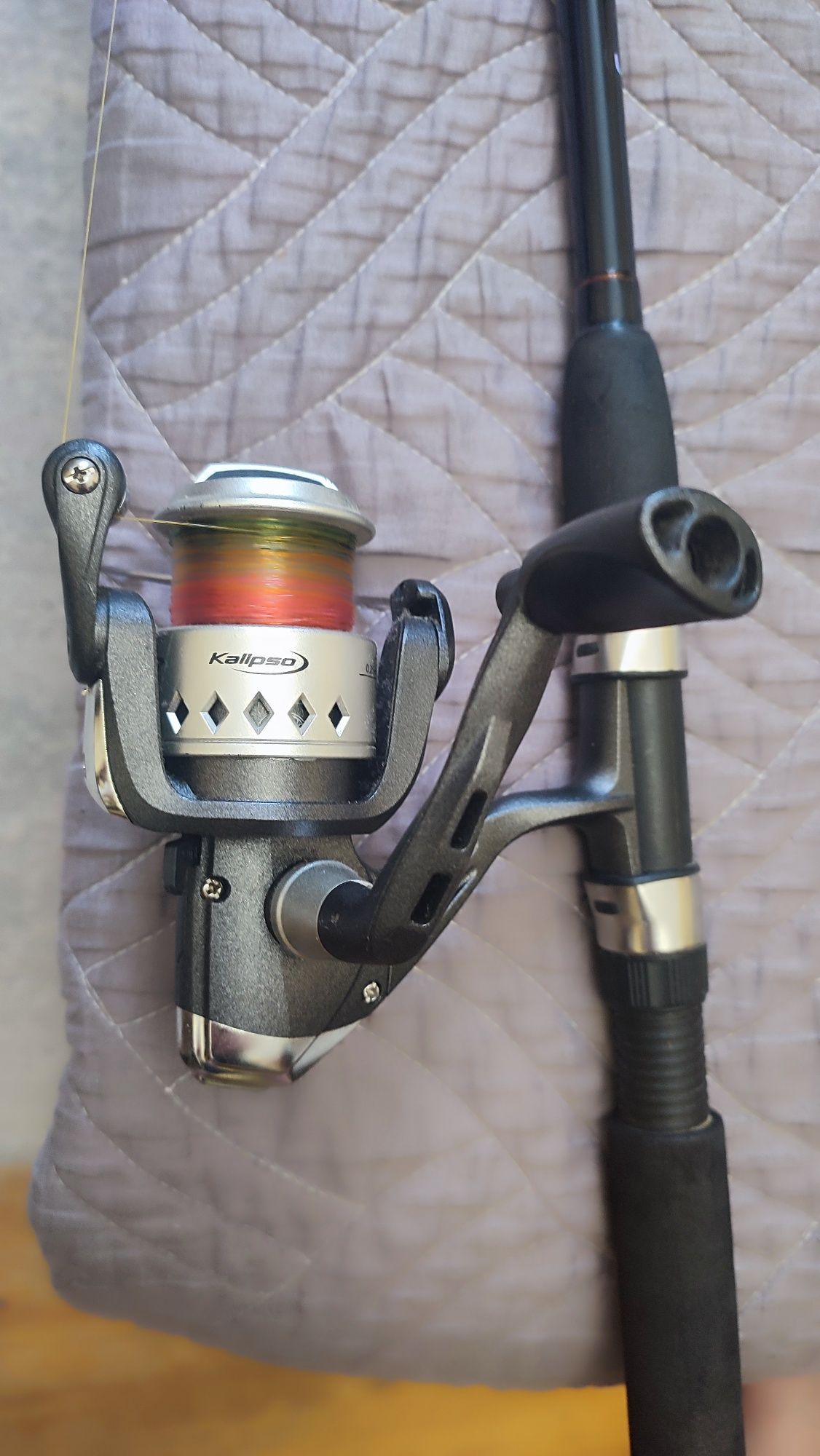 Удилище спиннигововое Concept 2.10 m 40-100 g, с катушкой.