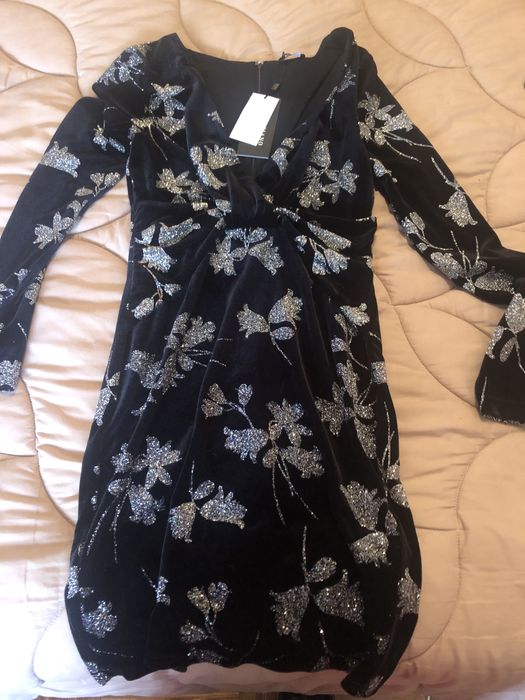 Vestido de veludo da Guess por estrear