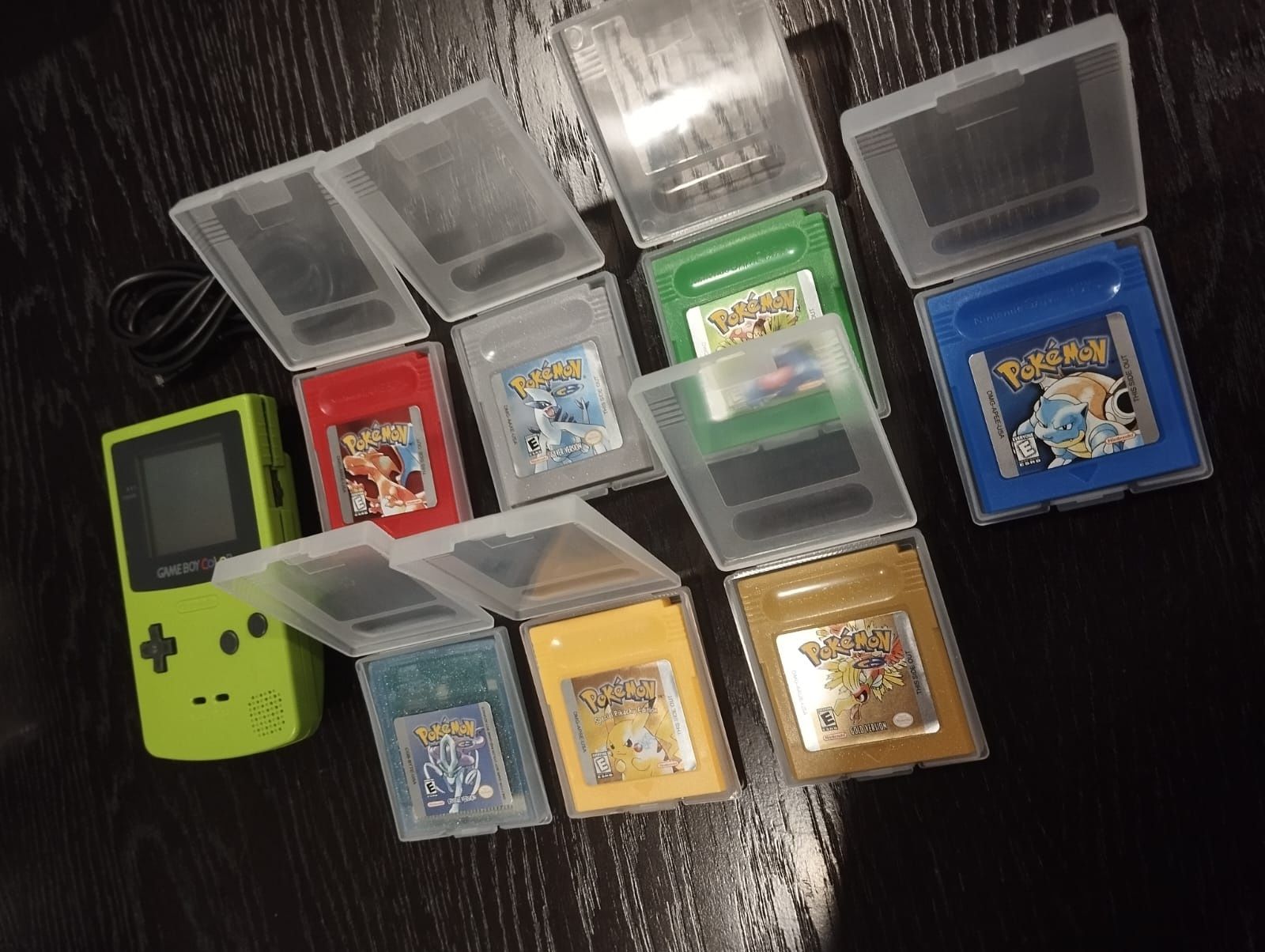 Conjunto Gameboy Color verde com 7 jogos Pokémon e cabo link