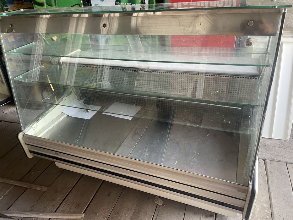 Холодильна вітрина gold