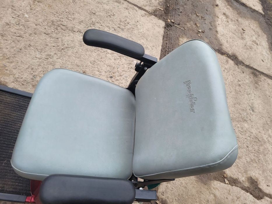 Електро скутер для пожилиж людей