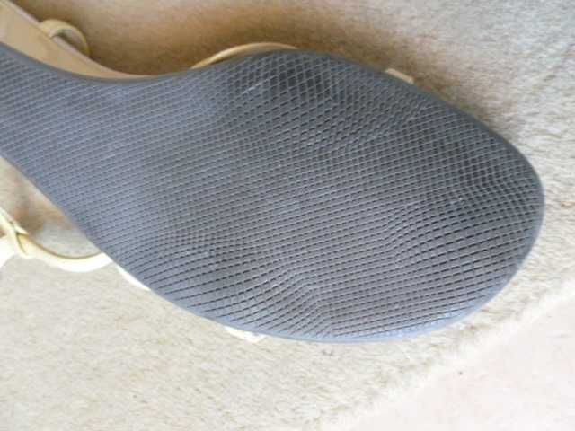Sandálias marca Prada, tamanho 38