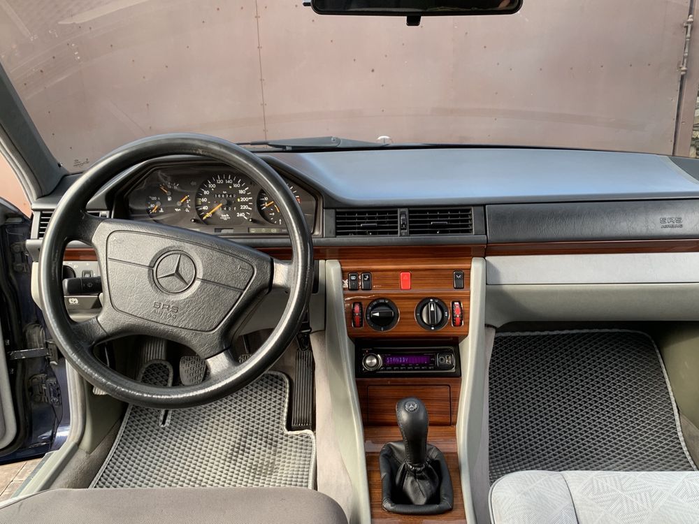 Mercedes-Benz E-class 1995