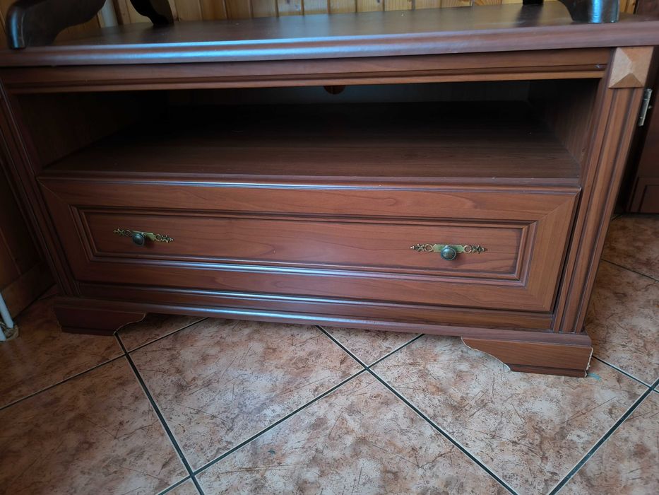 Oddam szafkę RTV i ławę