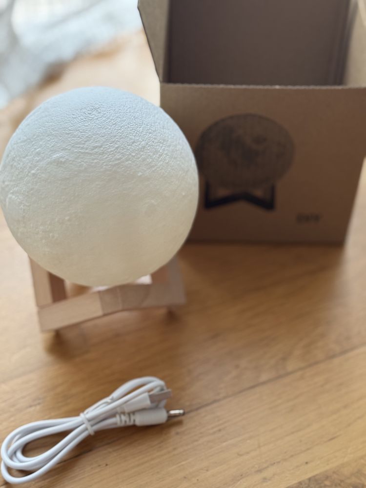 Lampka nocna led Moon Light na stojaku kabel