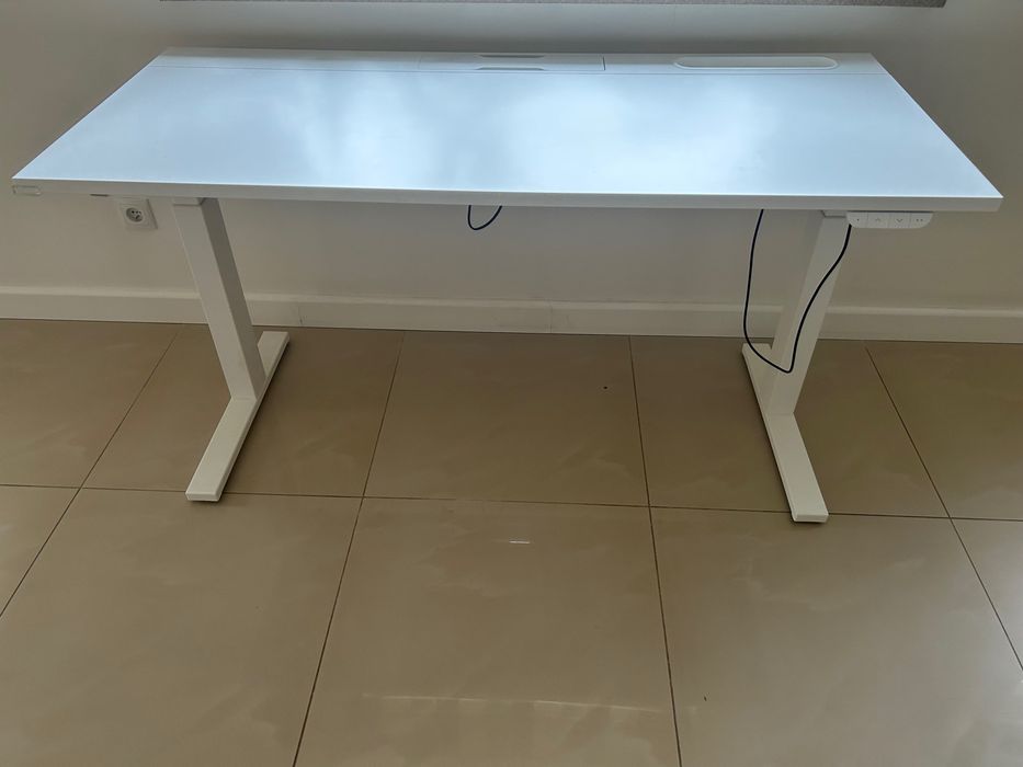 biurko ikea białe regulowana wysokość elektronicznie 140x60