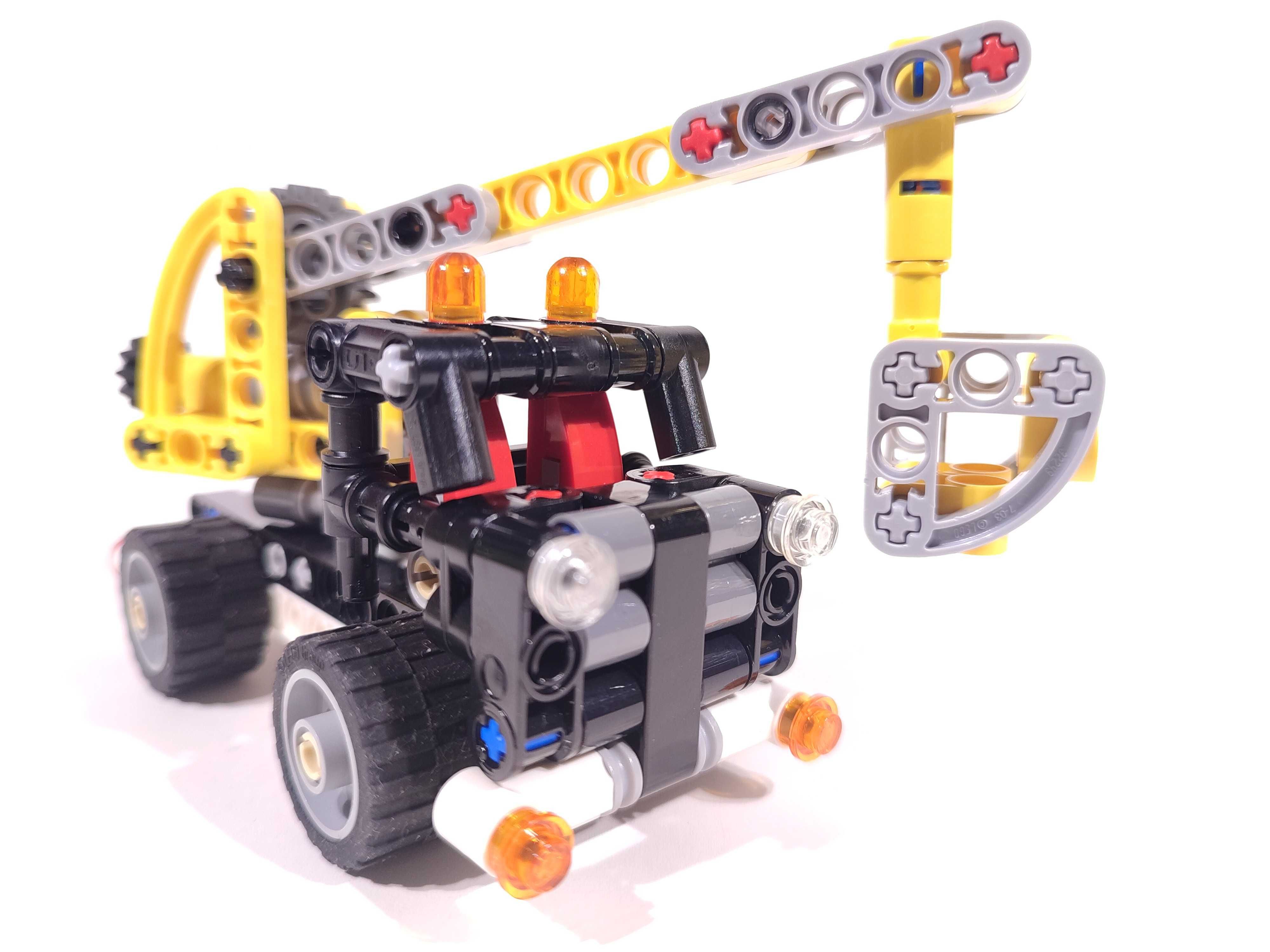 LEGO Technic 42031 - Ciężarówka z wysięgnikiem - Komplet 100%