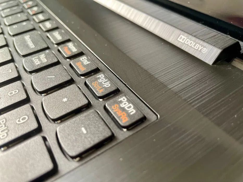 Lenovo G70-35 17.3” AMD A6-6310/4GB/500 GB/DVD-RW (80Q5002GPB)