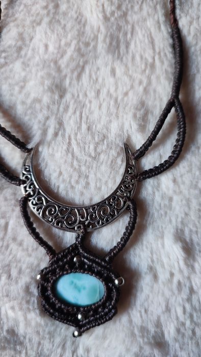 Colar em macramé e pedra natural Larimar