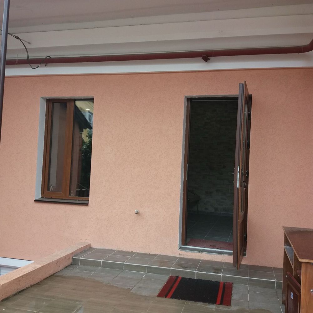Оренда 3 поверхового будинку в центрі міста