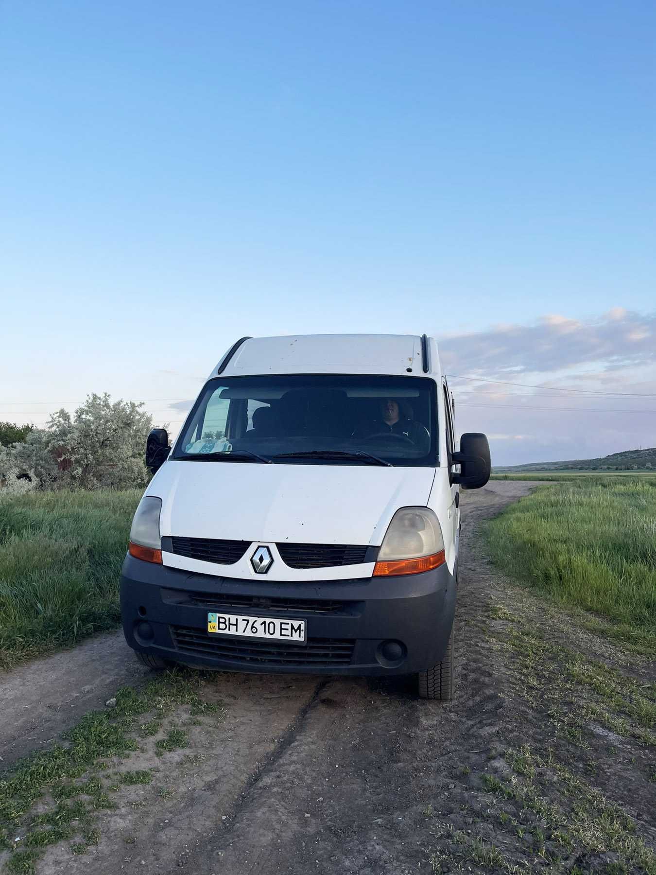 Renault Master грузо-пассажирский 6 мест 2,5 дизель 6-ступка