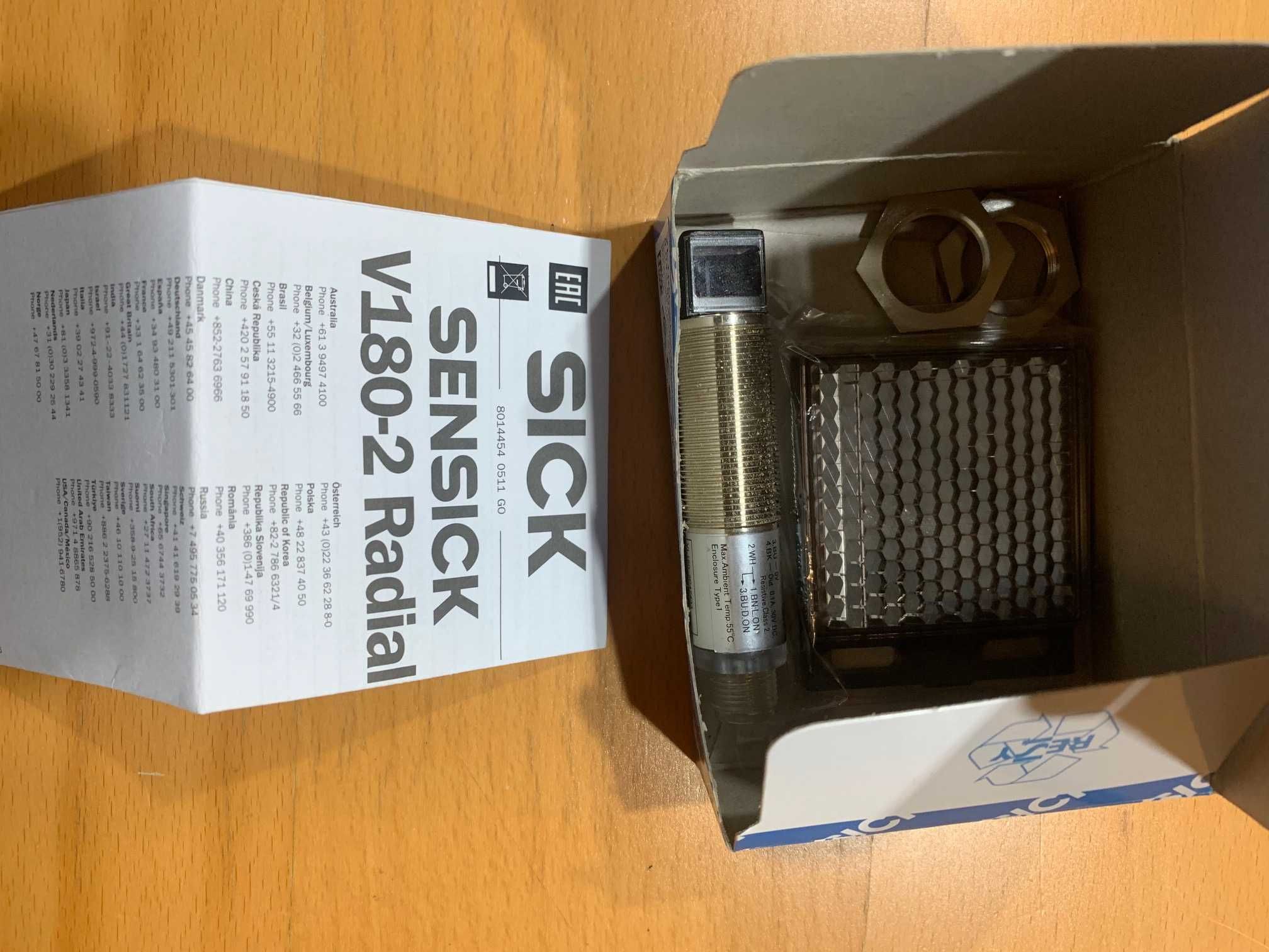 Czujniki fotoelektryczne Retrorefleksyjny VL180-2P42433 SICK