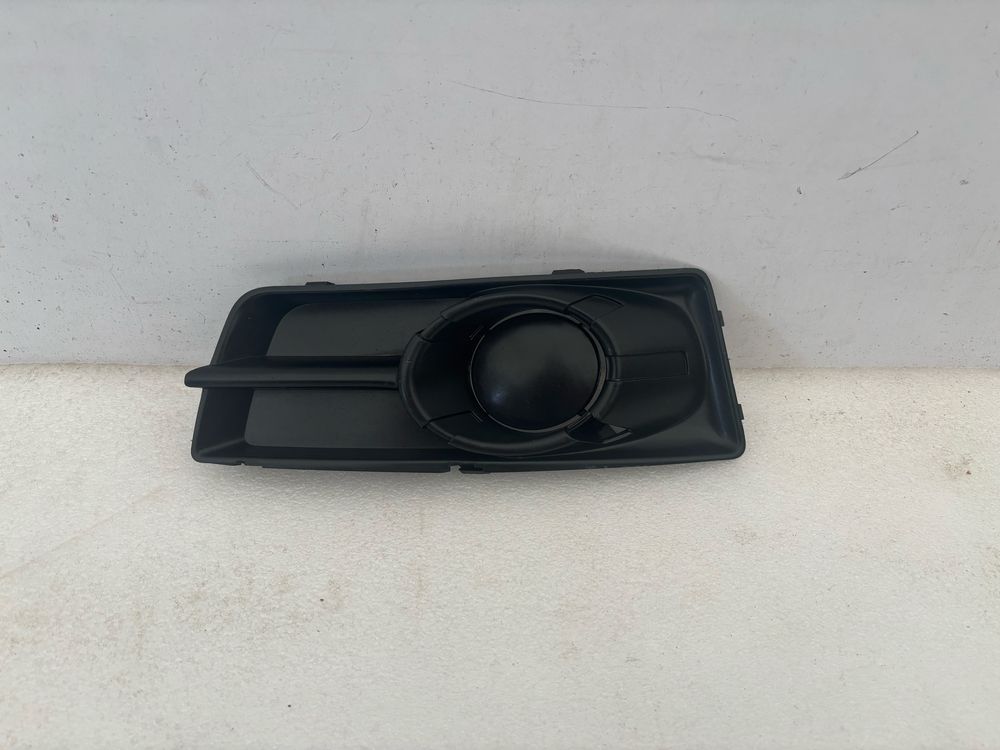 Mitsubishi colt 08-13 kratka zderzaka prawy przód prawa zaślepka ramka