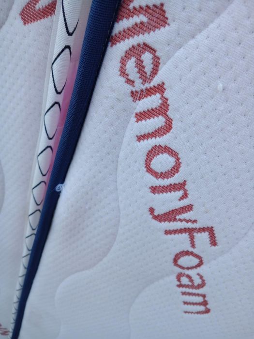 Tenho dois colchões para cama de bebé 10€ cada um.