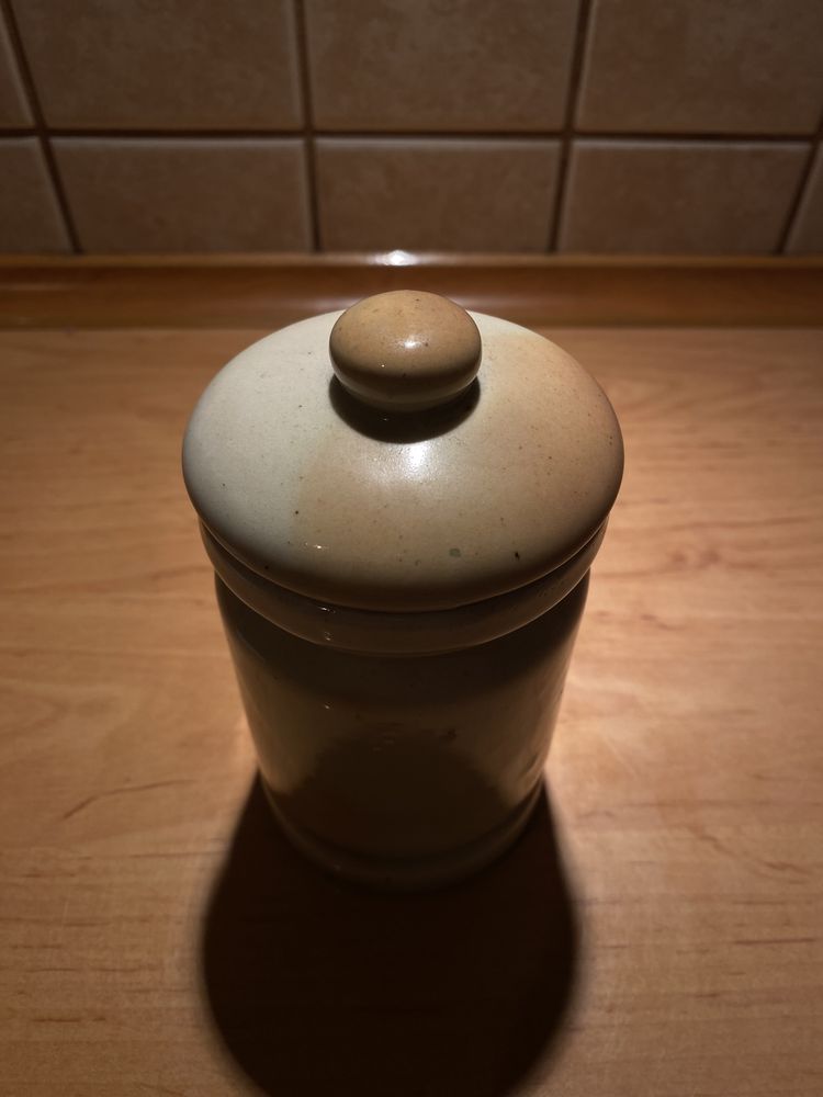 Porcelanowy pojemnik