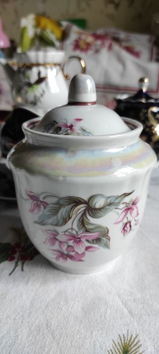 Фарфор СССР (заварник,чайная,кофейная пара,маслёнка,соусник,сахарница)