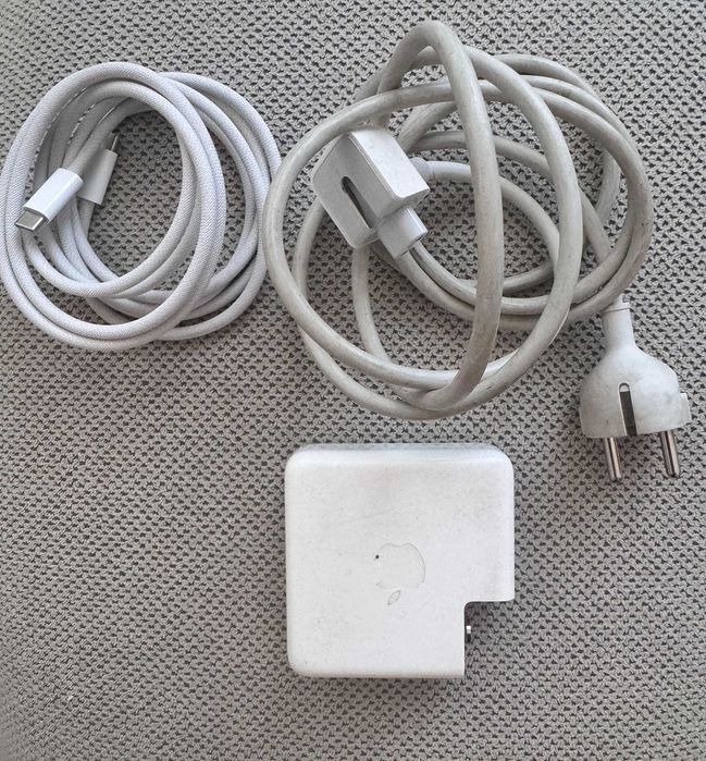 Macbook Pro 16", 2019 używany, 1TB srebrny, 1 właściciel, Touch Bar