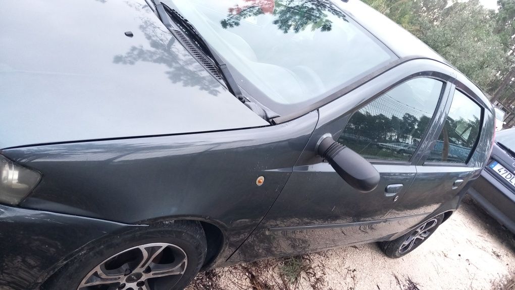 Fiat punto 2001 com inspeção até 05/26