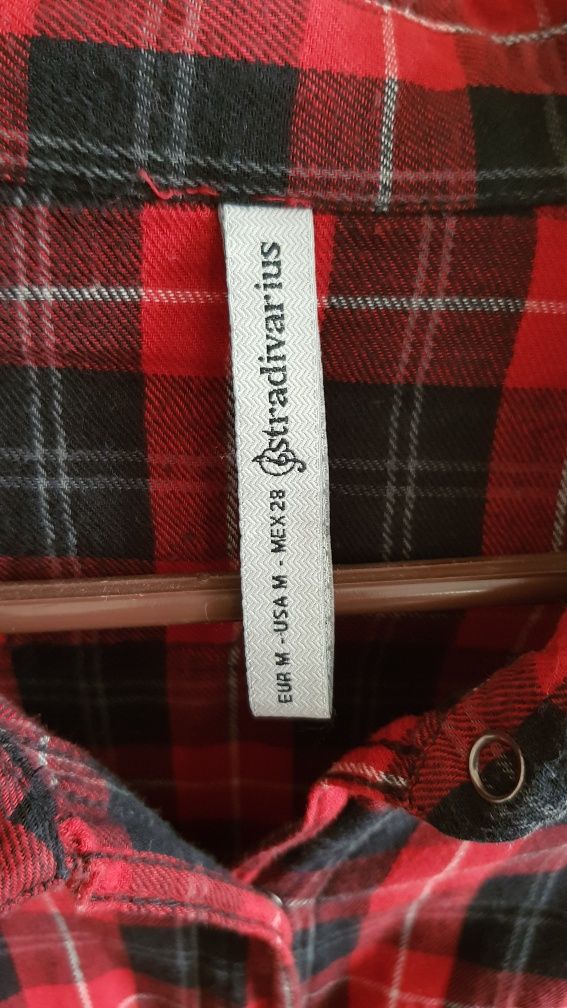 Koszula w czarno-czerwoną kratę stradivarius M