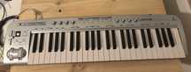 Controlador MIDI Behringer UMX49