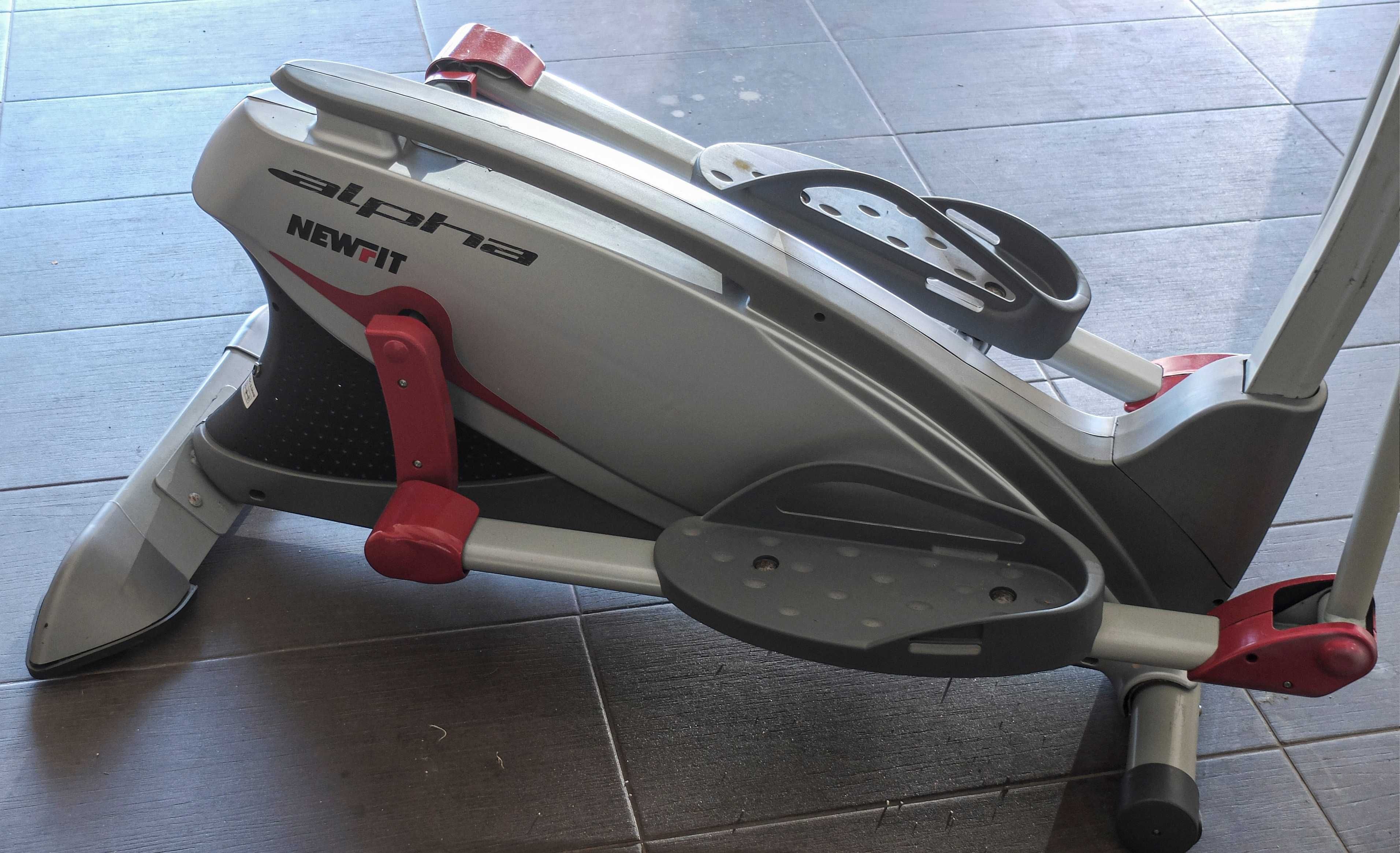 Bicicleta eliptica Alpha Newfit JZ237. Em muito bom estado.