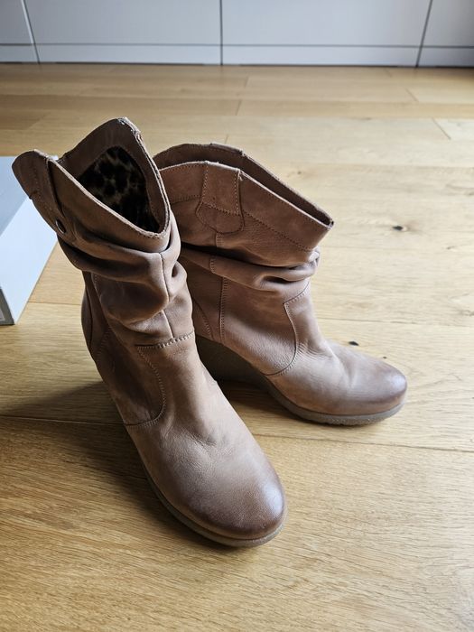 Botki lasocki lekko ocieplane rozm. 39 nubuk