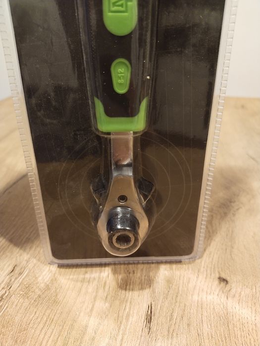 Klucz nasadowy 8w1 Niteo Tools z wbudowaną grzechotką