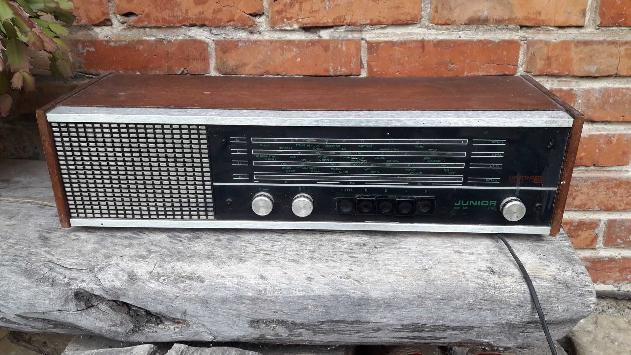 Stare kolekcjonerskie radio PRL "Junior"