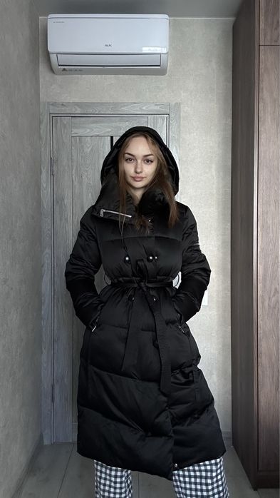 Пуховик чорний теплий на холодну зиму