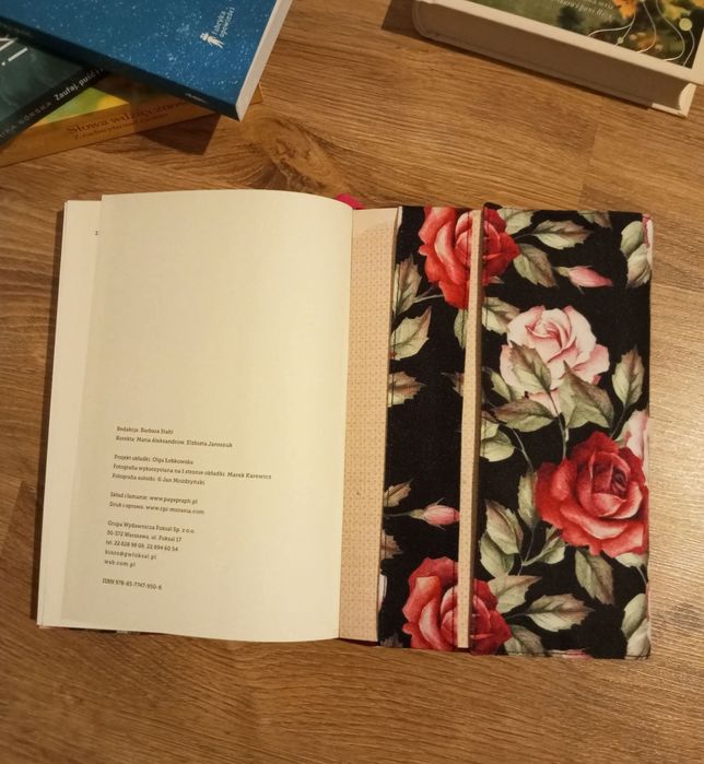 Otulacz na książki. Etui. Okładka.