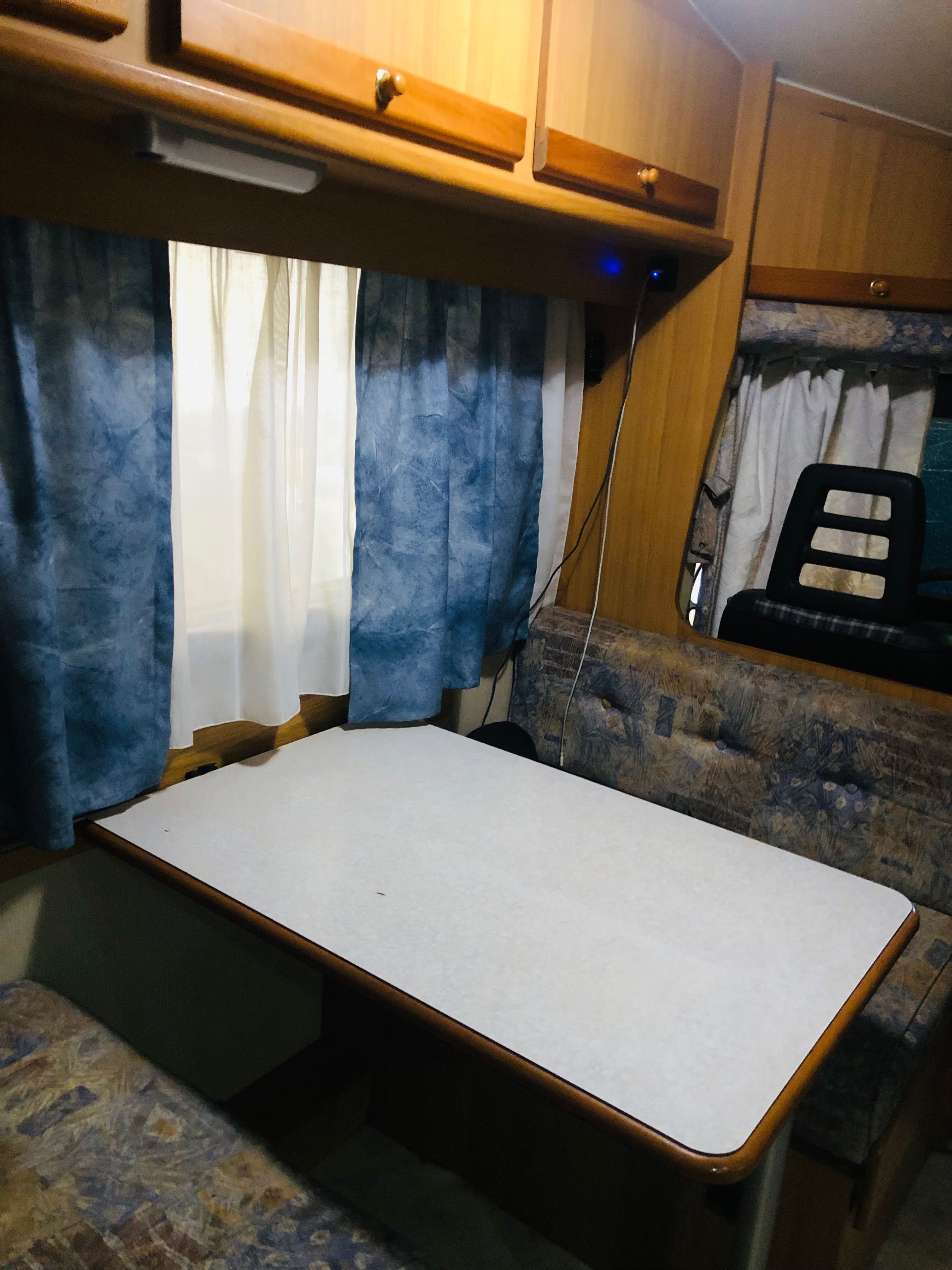 Vendo autocaravana funcional e compacta