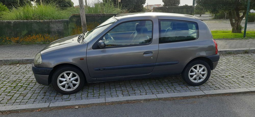 Renault clio 1.2   3 portas