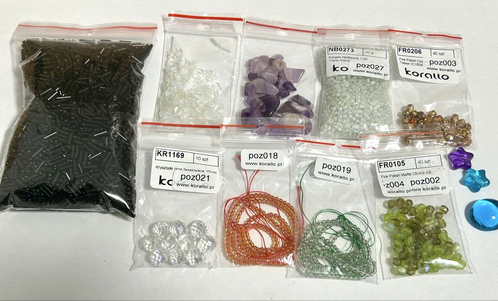 Mix koralików, czarne, perłowe, ametyst i opal, kryształki